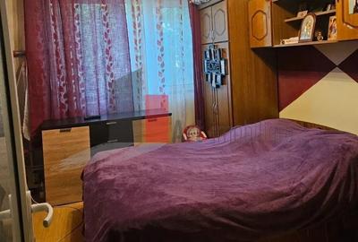Apartament cu 3 camere semidecomandat, mobilat în Alexandru Obregia