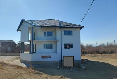 Casă cu 4 camere în Calea Moldovei