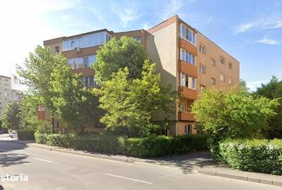 Apartament cu 3 camere decomandat în Florilor