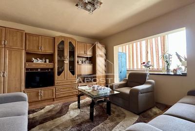 Apartament cu 3 camere decomandat, mobilat în Aradului