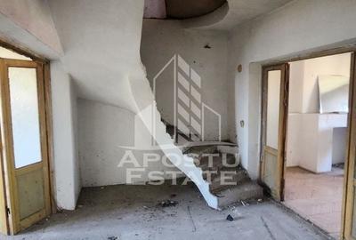 Apartament cu 9 camere decomandat în Complex Studențesc