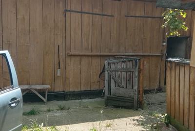 Casă cu 4 camere în Ruși