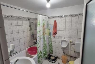 Apartament cu 4 camere în Școlilor