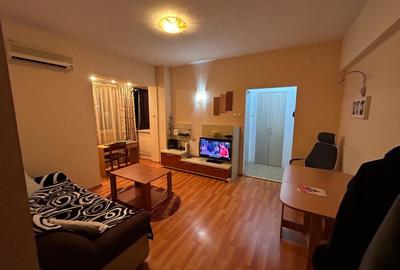 Apartament cu 2 camere semidecomandat în P-ța Universității