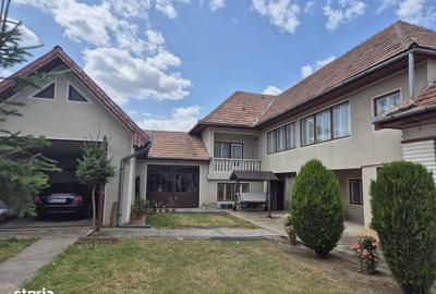 Casă cu 7 camere cu Teren 1439 Mp în Central - 1