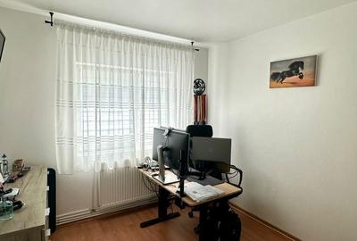Apartament cu 4 camere decomandat în Central