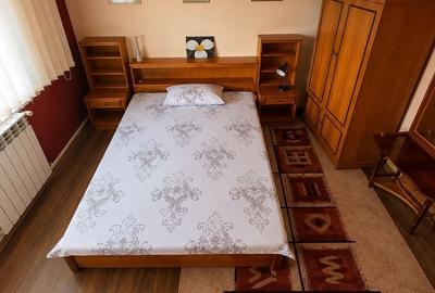 Apartament cu 4 camere decomandat în Central