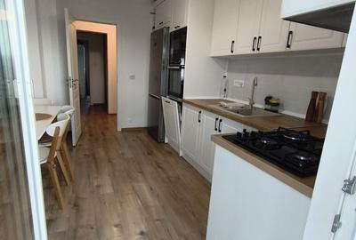 Apartament cu 4 camere decomandat în Central - 2