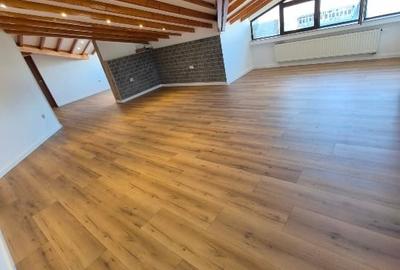 Apartament cu 4 camere decomandat, mobilat în Decebal