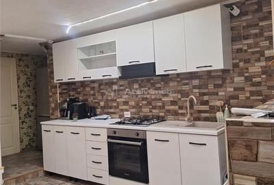 Casă cu 4 camere în Comana