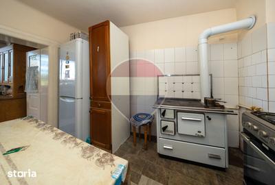 Casă cu 6 camere cu Teren 1900 Mp în Central
