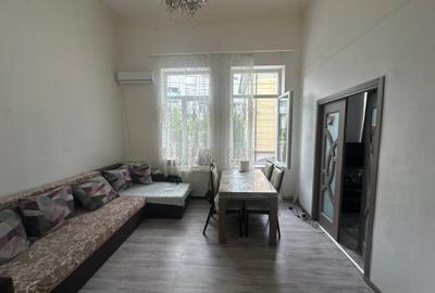 Apartament cu 7 camere decomandat în P-ța Unirii
