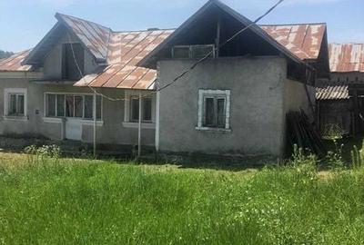 Casă cu 4 camere cu Teren 100 Mp în Central - 1