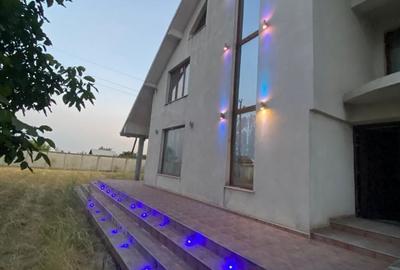 Casă cu 4 camere în Milcov
