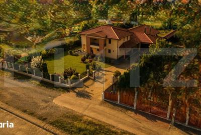 Casă cu 5 camere cu Teren 2100 Mp în Central