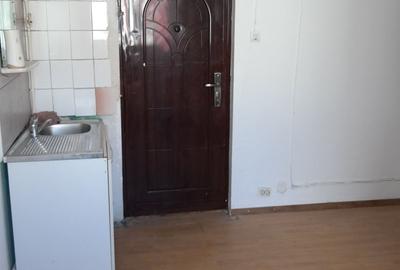 Garsonieră în Apărătorii Patriei