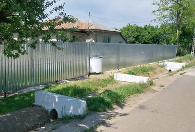 Casă cu 3 camere cu Teren 2500 Mp în Moșești