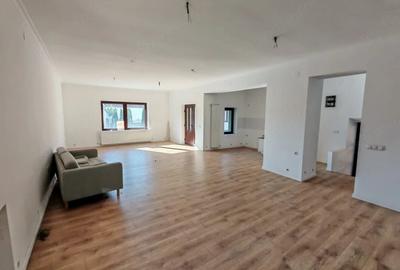 Garsonieră decomandată în Gușterița