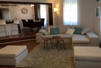 Apartament cu 2 camere decomandat, mobilat în Universitate