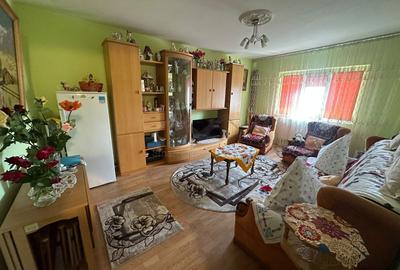 Apartament cu 3 camere decomandat în Tomești