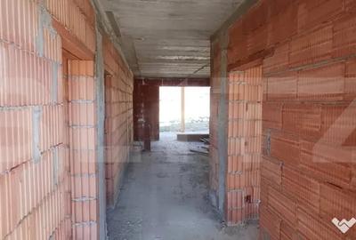 Casă cu 3 camere cu Canalizare în Central - 1