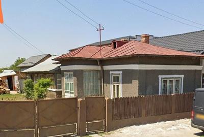 Casă cu Teren 2561 Mp în Central
