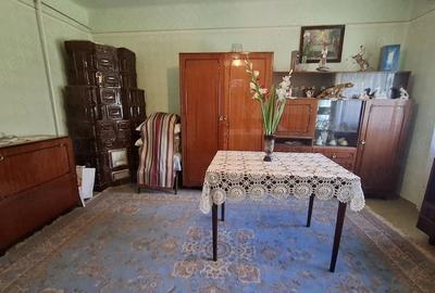 Casă cu 2 camere cu Teren 2236 Mp în Central