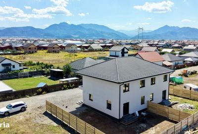 Casă cu 4 camere în Noua