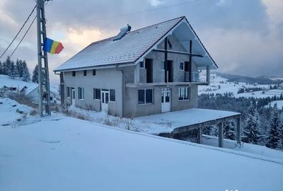 Casă cu 7 camere cu Teren 1251 Mp în Piatra - 9