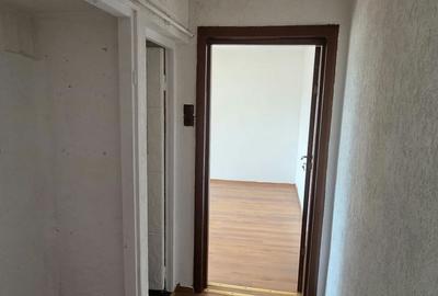 Apartament cu 2 camere nedecomandat în 14 Mai