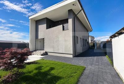 Casă cu Teren 454 Mp în Central - 2