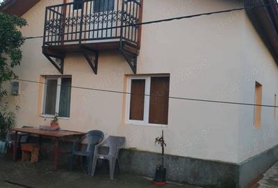 Casă cu 4 camere cu Teren 1850 Mp în Sitaru - 2