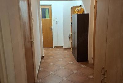 Apartament cu 3 camere decomandat în Obor