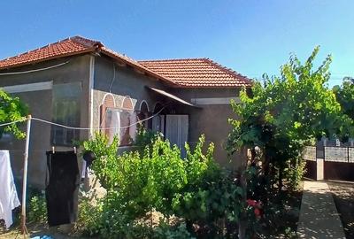 Casă cu 1 camere cu Teren 1200 Mp în Vânători