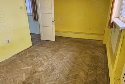 Apartament cu 2 camere nedecomandat în Republicii - 3