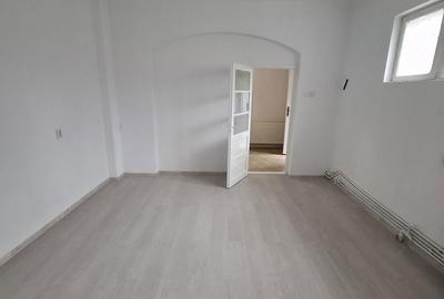 Casă cu 2 camere cu Teren 400 Mp în Exterior Vest - 3