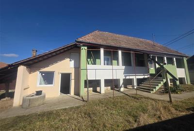 Casă cu 3 camere cu Teren 550 Mp în Gruișor