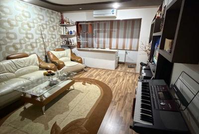 Apartament cu 4 camere decomandat în Central - 1