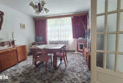 Casă cu 4 camere cu Teren 537 Mp în Central - 1