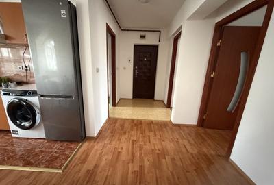 Apartament cu 3 camere decomandat în Florești