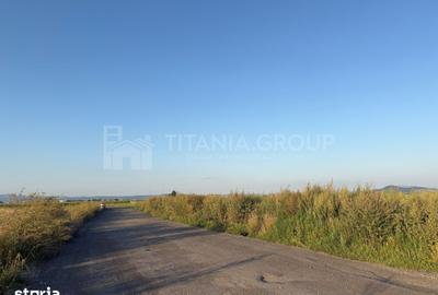 Teren de 17400 mp, în Stupini