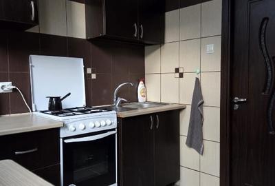 Casă individuală cu 5 camere cu Canalizare în Obor
