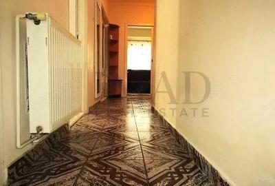 Apartament cu 4 camere decomandat în Central - 3