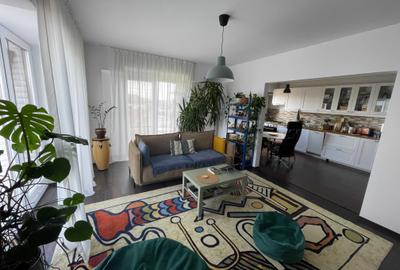 Apartament cu 3 camere decomandat în Tractorul