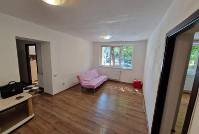 Apartament cu 2 camere semidecomandat, mobilat în Central