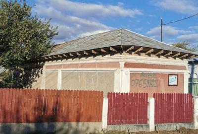 Casă cu 6 camere cu Teren 1800 Mp în Fântânele