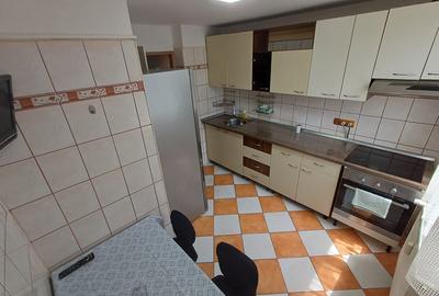 Apartament cu 3 camere decomandat în Berceni
