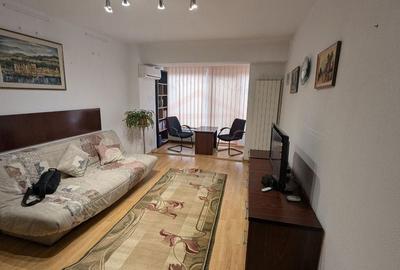 Apartament cu 3 camere decomandat, mobilat în Mazepa 1