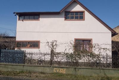 Casă cu 2 camere cu Teren 500 Mp în Bretea Mureșană