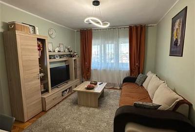 Apartament cu 3 camere semidecomandat, mobilat în Circumvalațiunii - 1